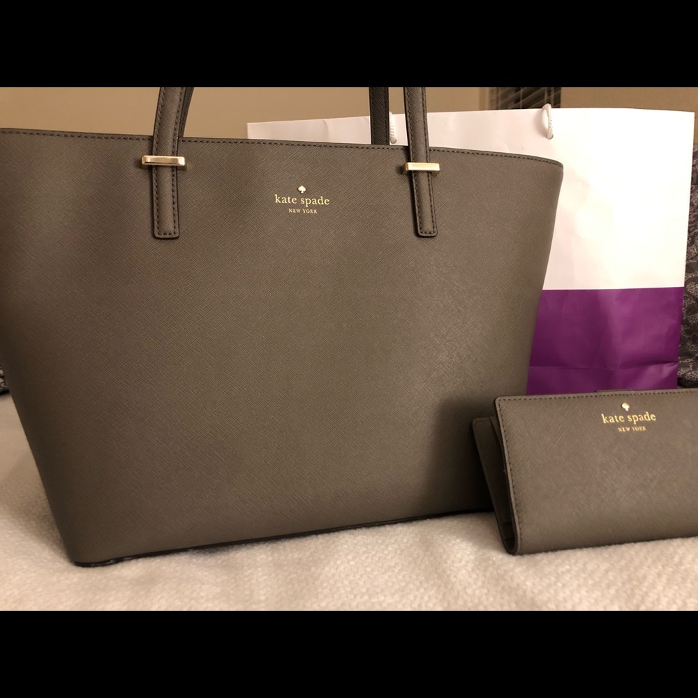 Kate spade ♠️large tote/ matching wallet! Like new